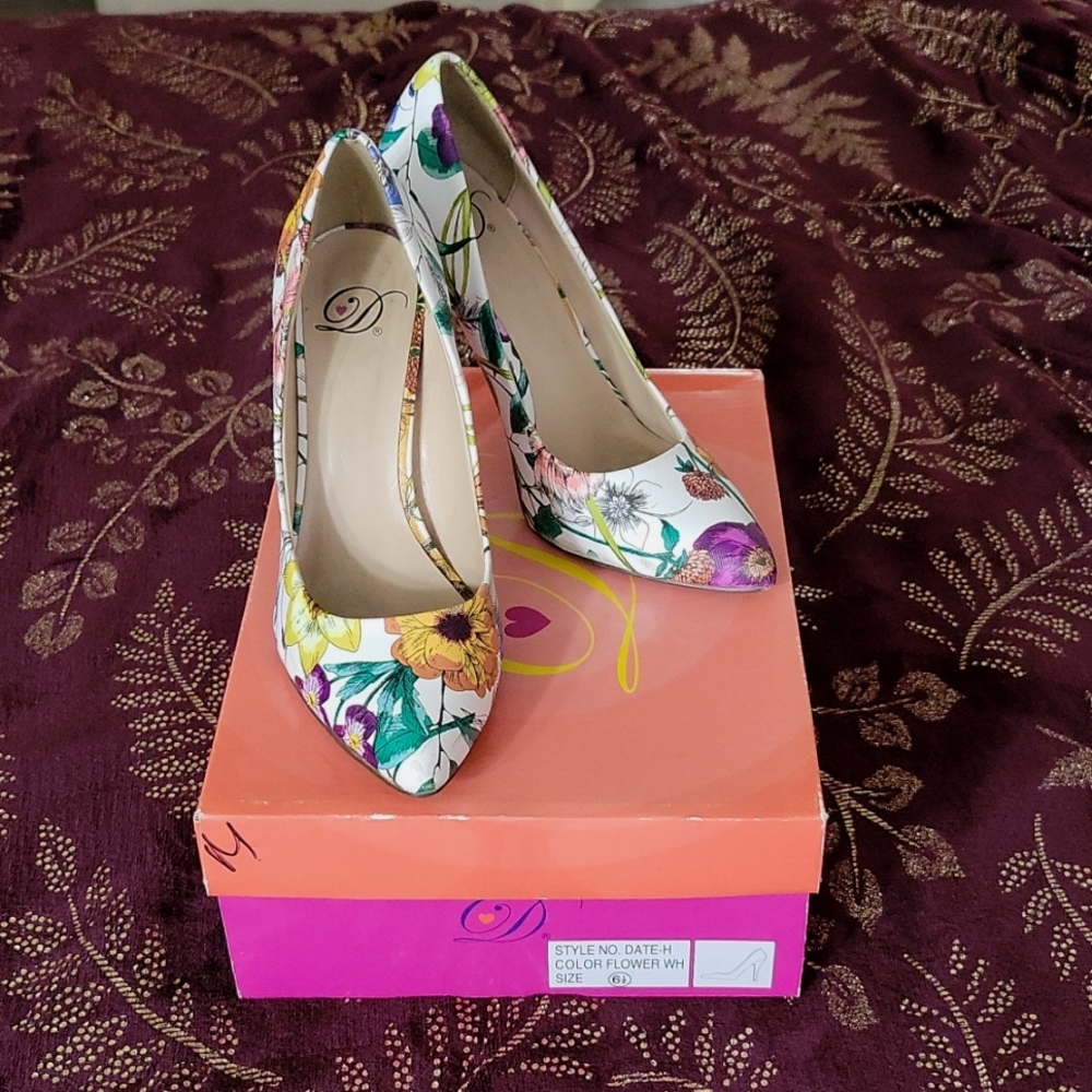 Floral pattern heels - 6.5